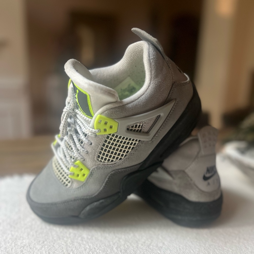 ⚡️Nike Youth Size 6 Jordan 4 Retro SE 95
Gray Neon GS Max Sneakers CT5343-007 ⚡️